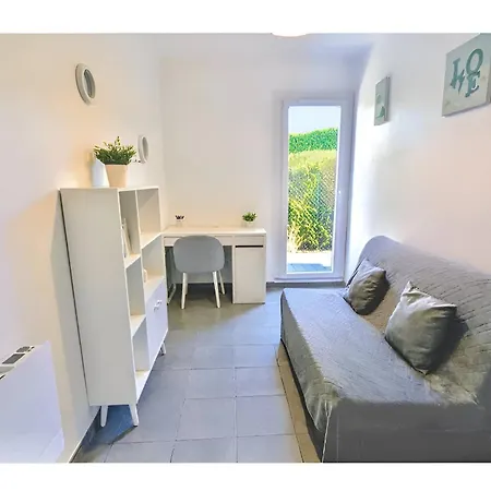 With Garden In Ferney Ideal Un Or Cern Apartman