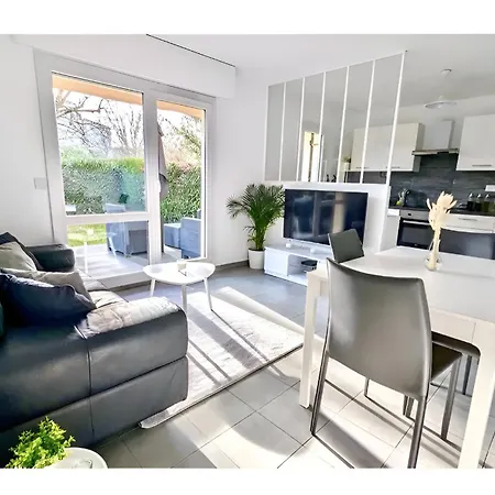 公寓 With Garden In Ferney Ideal Un Or Cern